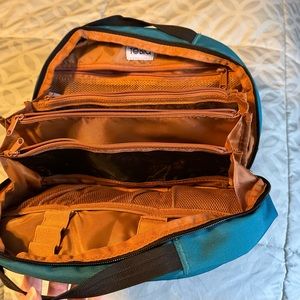 Tobiq toiletry bag